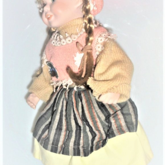 Venessa DOLL COLLECTION Collectors DREAM Series w/ Certificate Ceramic Doll - Picture 5 of 9
